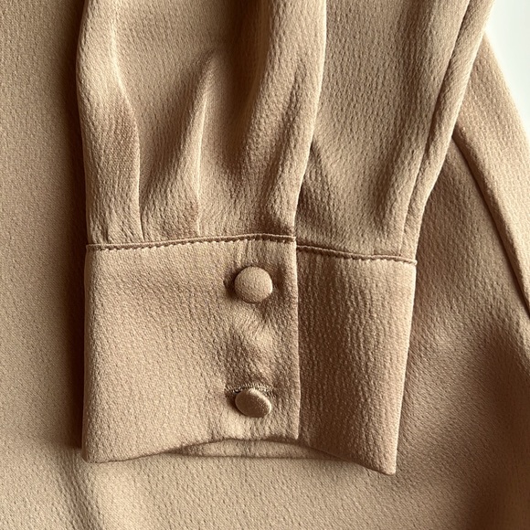 H&M Oversized Tie-top Blouse softly draped satin unique champagne gold-m… - Picture 2 of 8